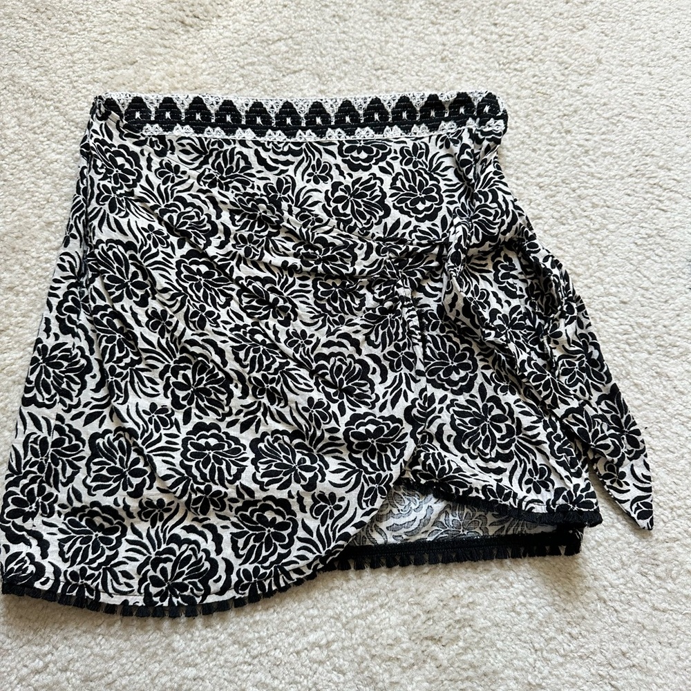 Zara skirt small